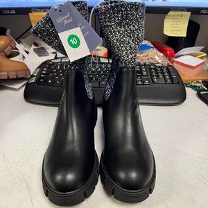 Women's Universal Thread Keeley Chelsea Boots - Black Memory Foam Size 10